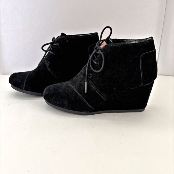 TOMS Shoes Womens Size 7 Black Suede Wedge Booties Whimsigoth Lace Up Casual - Picture 1 of 8